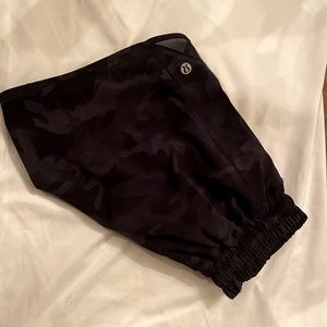 Lululemon Hotty Hot Shorts in Black Camo